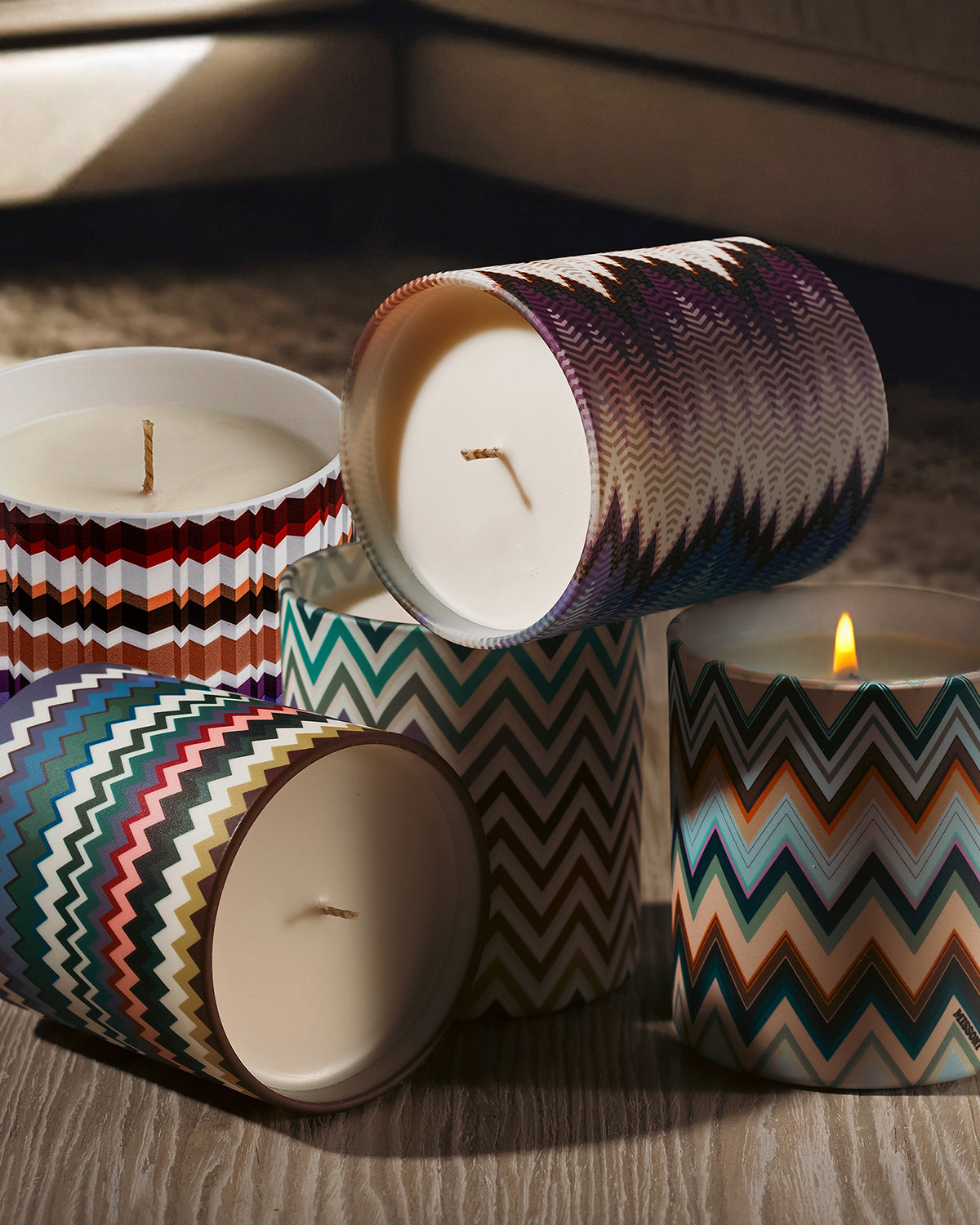 Waves Scented Candle in Luxury Box. Dimensions: Ø 3.35"