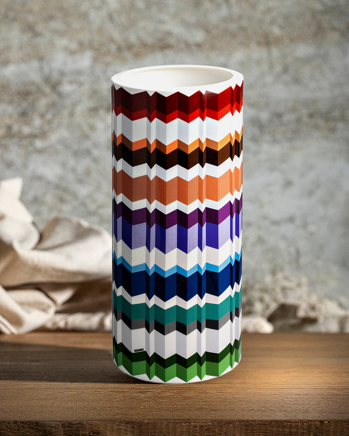 Waves Vase in Luxury Box. Dimensions: Ø 6.3" × H 14.17"