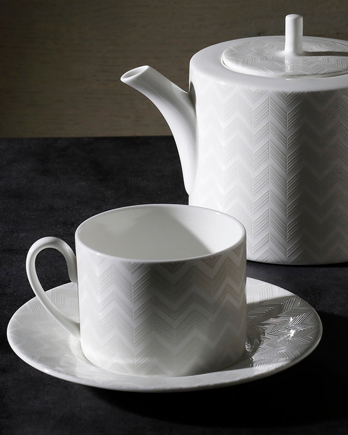 Tea Cup & Saucer ZIG ZAG Set of 6 in Luxury Box White diam. 3.3", H 2.3", cap. 7.5 oz, Saucer diam. 6"
