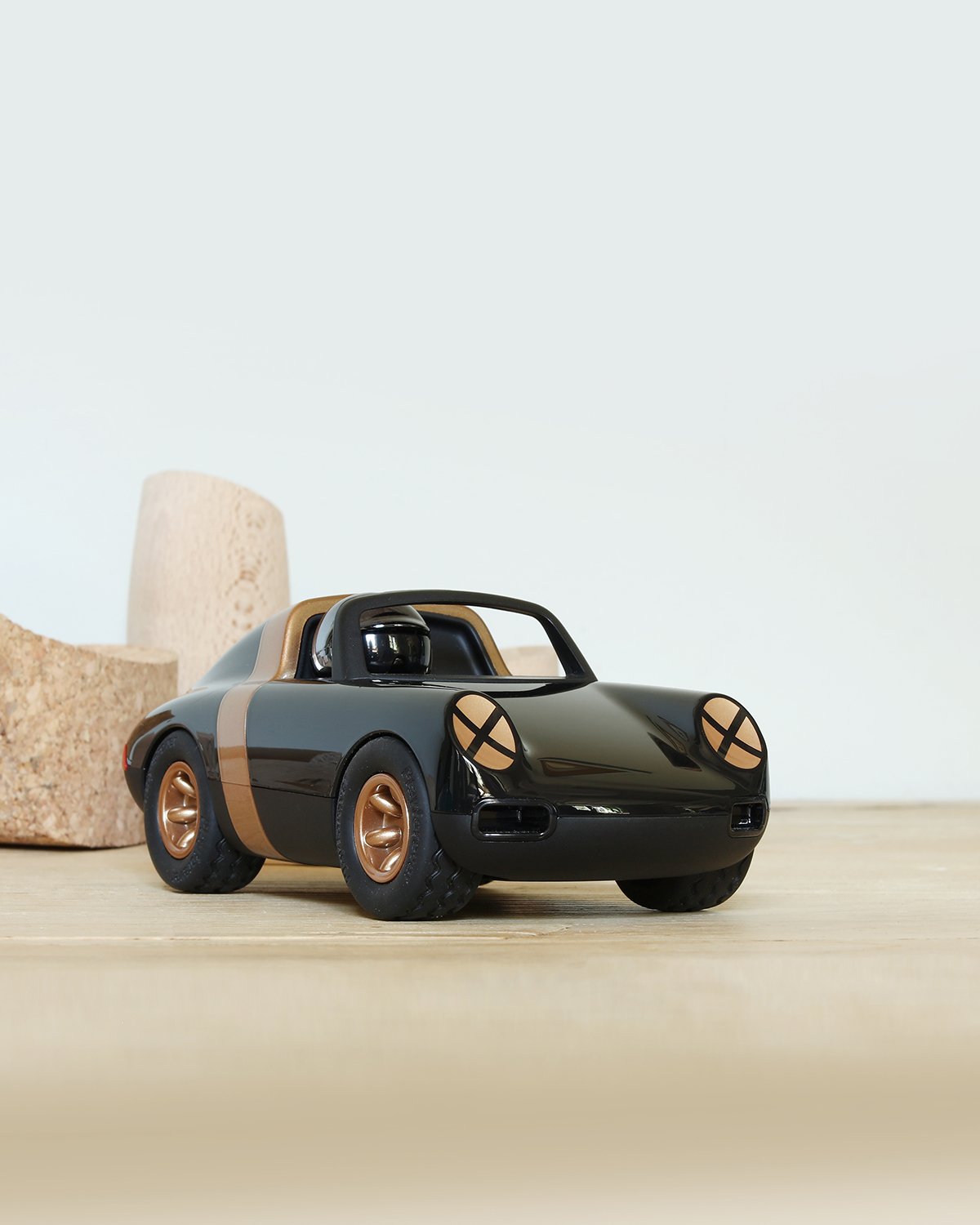 Car LUFT CROW Black/Gold