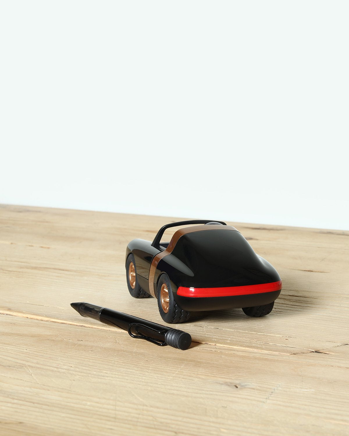 Car LUFT CROW Black/Gold