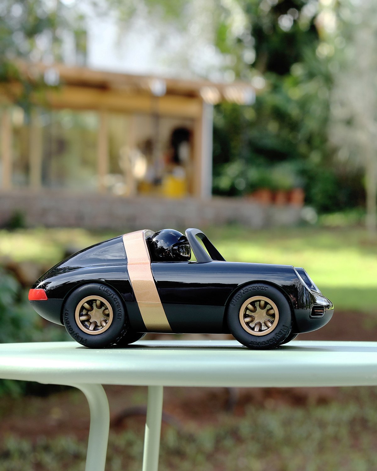 Car LUFT CROW Black/Gold