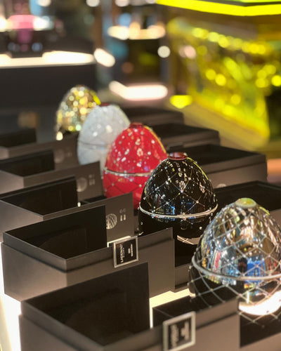 Candle in Ceramic BOIS DE ROUSSIE 16oz Black Silver Stripes