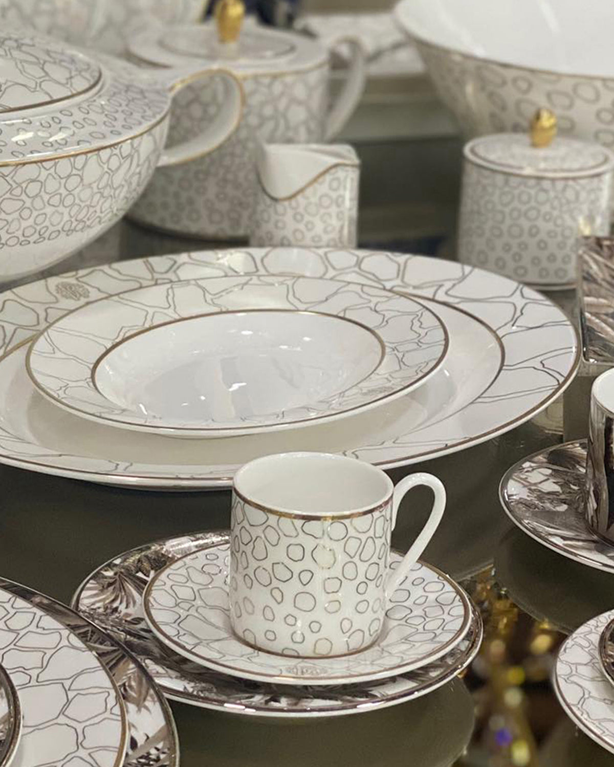 Coffee Cup & Saucer GIRAFFE Set of 2 in Luxury Box  diam. 2.3", H 2.5", Cap. 4 oz, Saucer diam. 4.75"