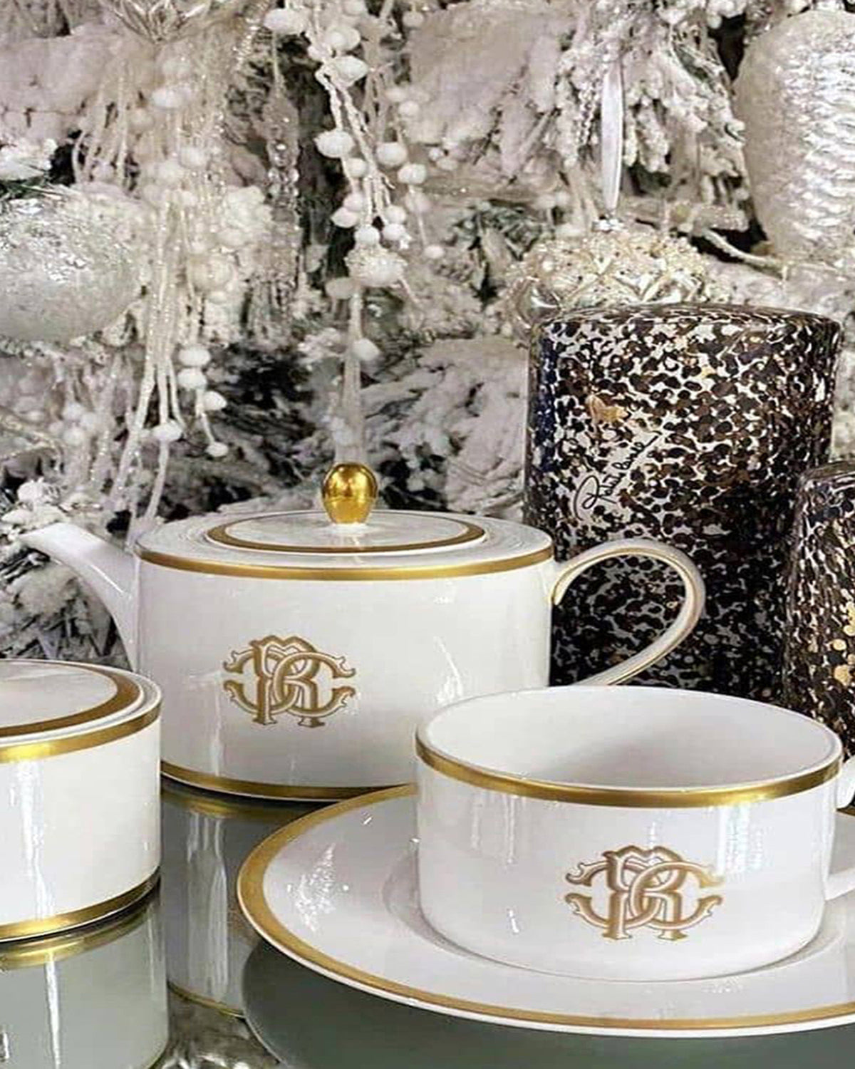 Tea Cup & Saucer GIRAFFE Set of 2 in Luxury Box diam. 3.3", H 2.3", cap. 7.5 oz, Saucer diam. 6"