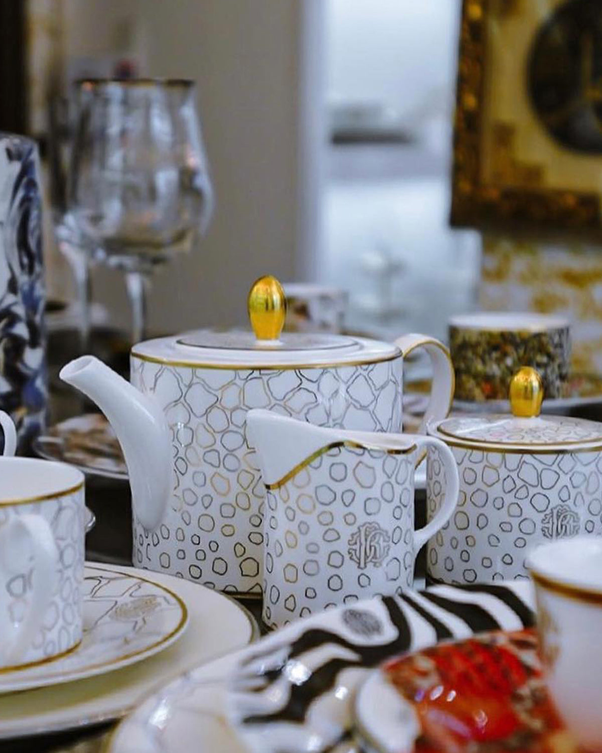 Tea Cup & Saucer GIRAFFE Set of 2 in Luxury Box diam. 3.3", H 2.3", cap. 7.5 oz, Saucer diam. 6"