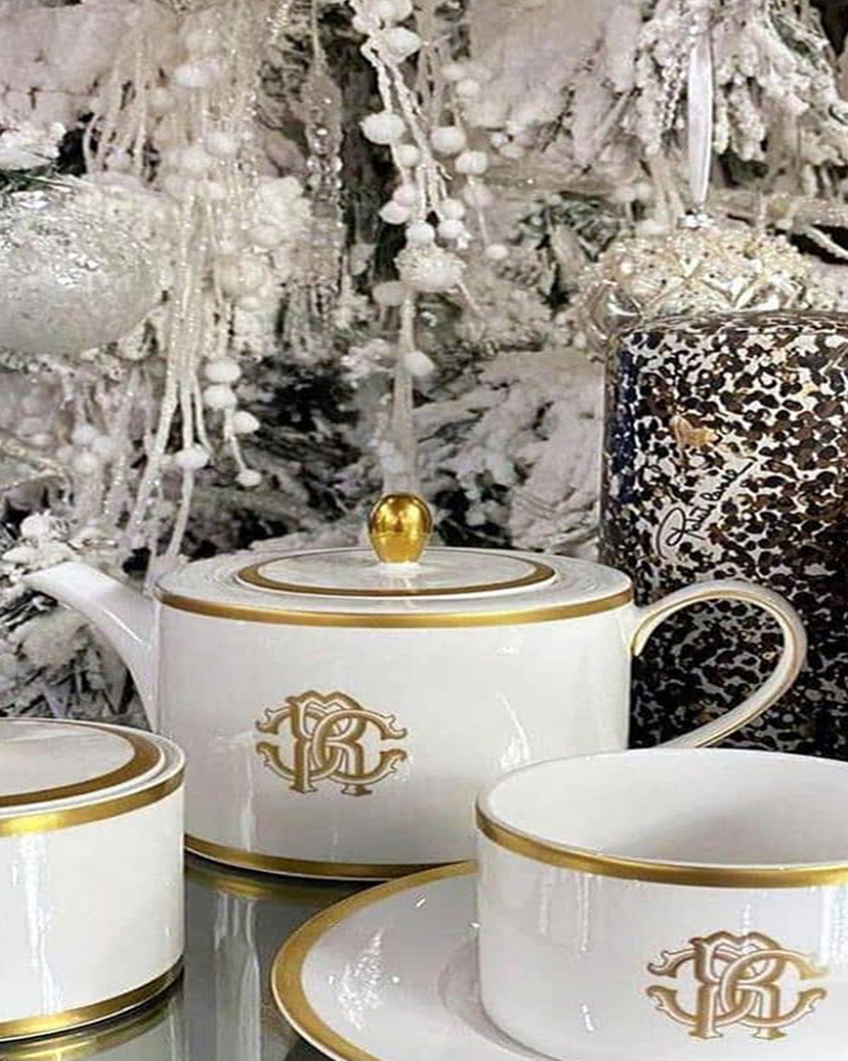 Coffee Cup & Saucer SILK Set of 2 in Luxury Box Gold diam. 2.3", H 2.5", Cap. 4 oz, Saucer diam. 4.75"