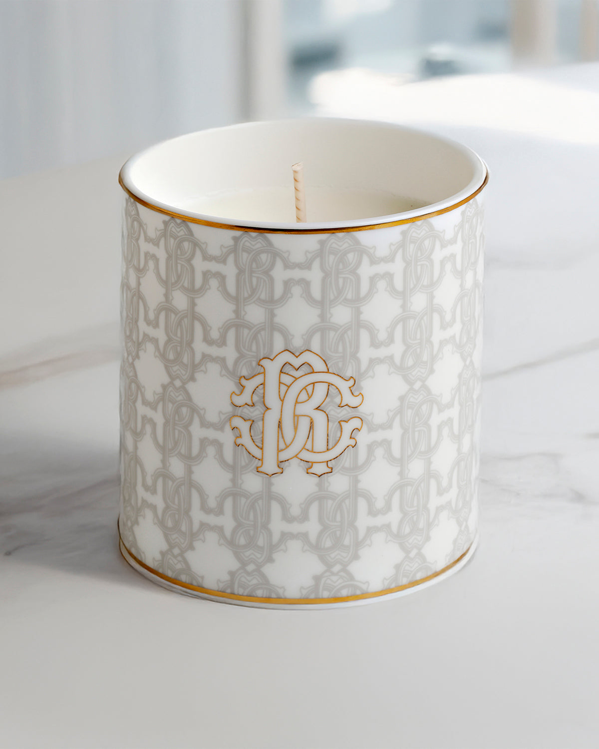 Scented Candle MONOGRAM 270gr  White diam. 3.3", H 3.5"