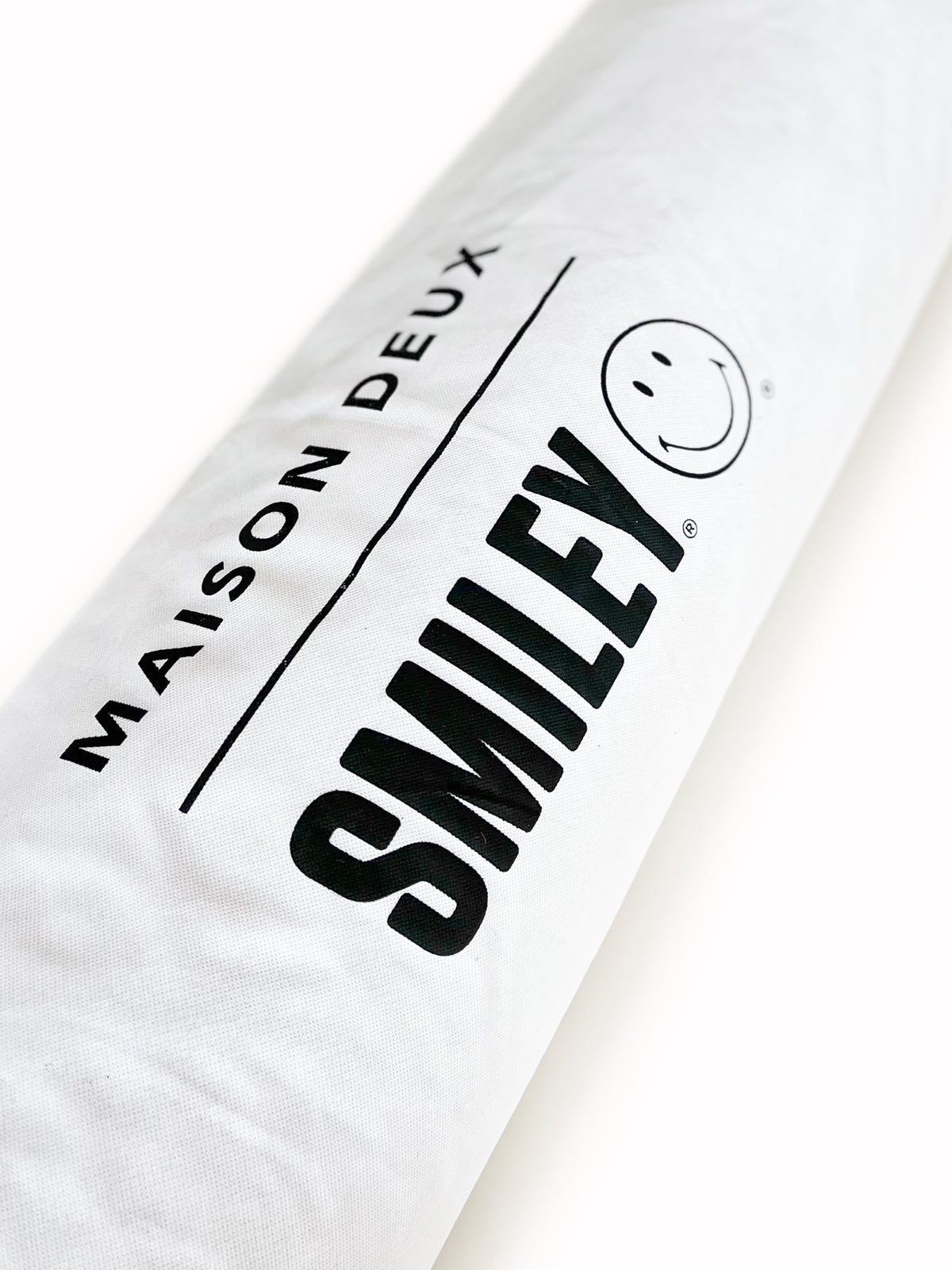 Maison Deux Rug SMILEY® Yellow 4.9 ft diameter