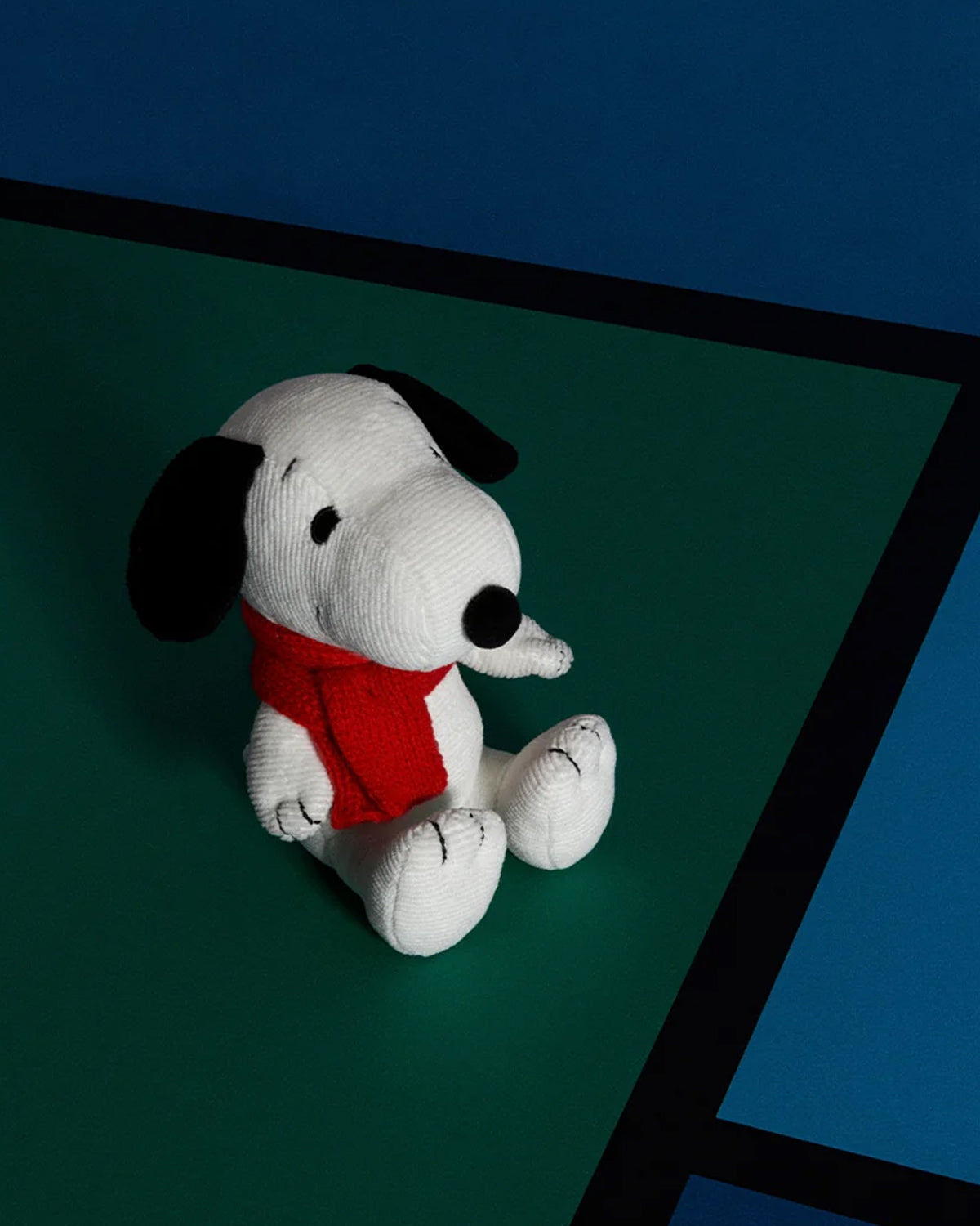 Plush PEANUTS SNOOPY Sitting WITH SCARF 7