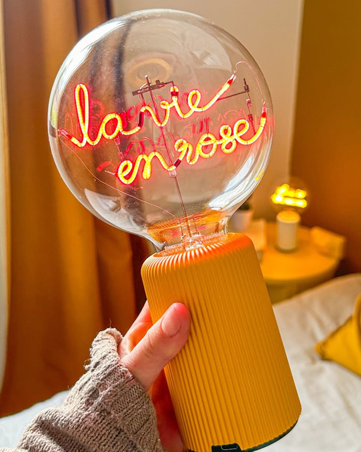 Bulb LA VIE EN ROSE Red with Base Table Lamp PORTABLE Pop Nomad