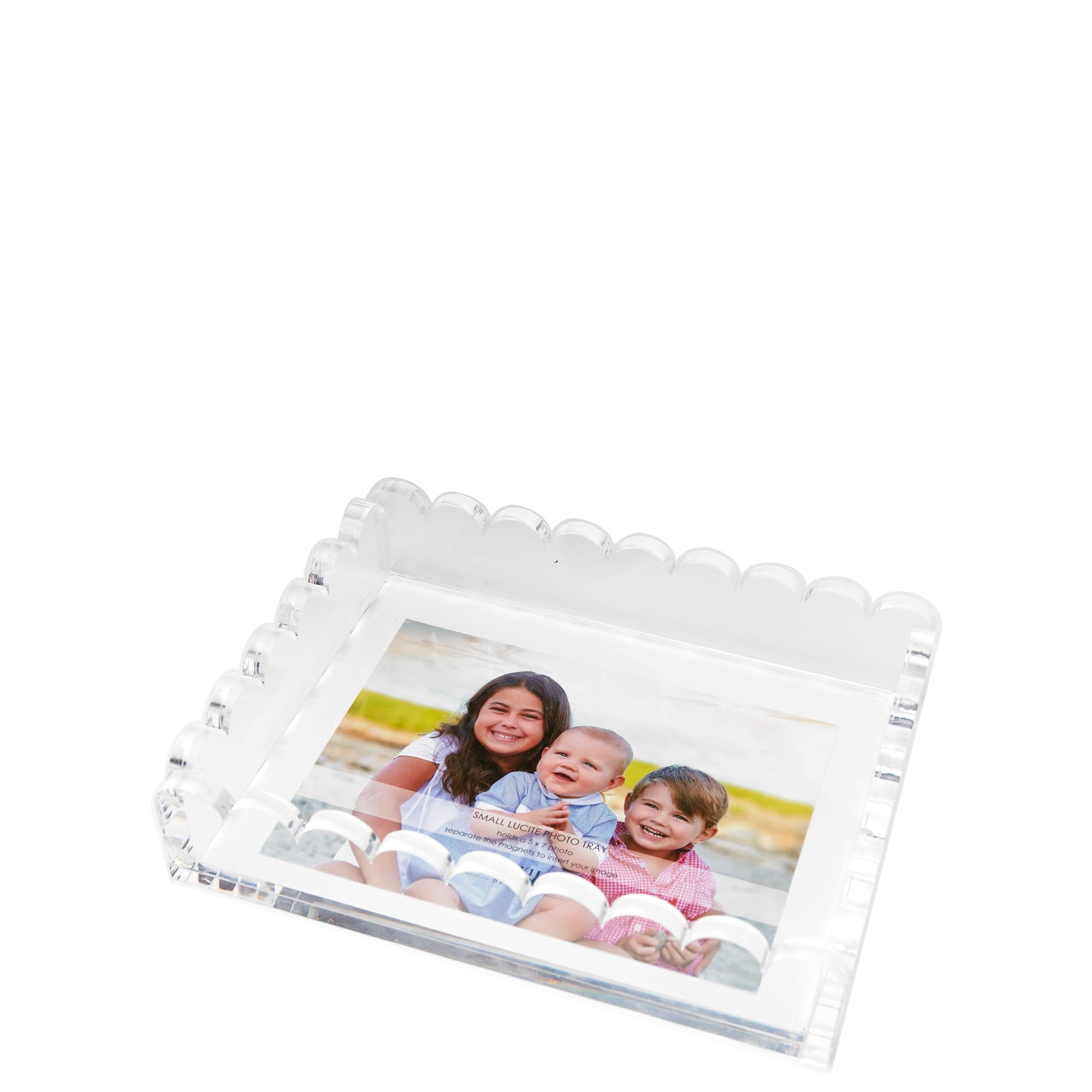 Tara Wilson Designs Tray SCALLOP Clear 7" x 9" for photo size 7" x 9"