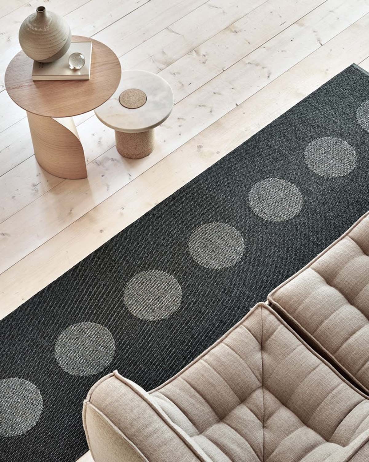 Rug VERA 2.0 Black/Black met. 2.25 x 9 ft