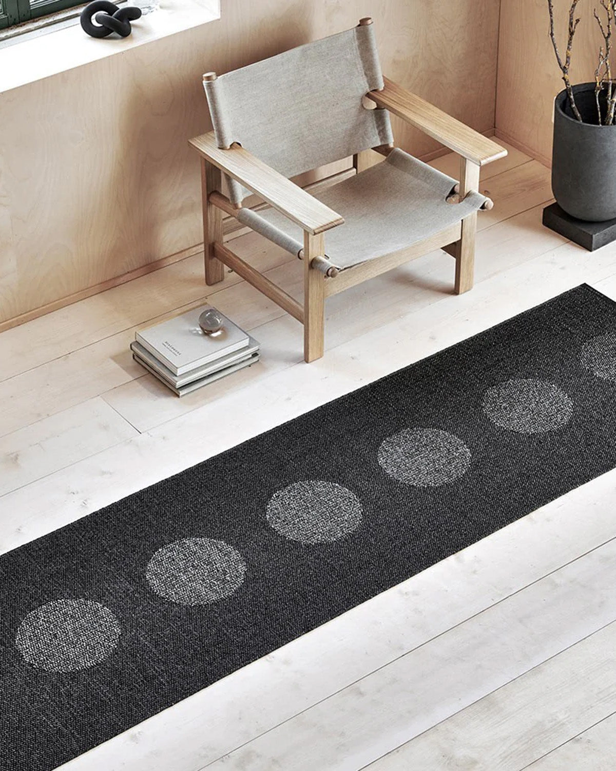 Rug VERA 2.0 Black/Black met. 2.25 x 9 ft