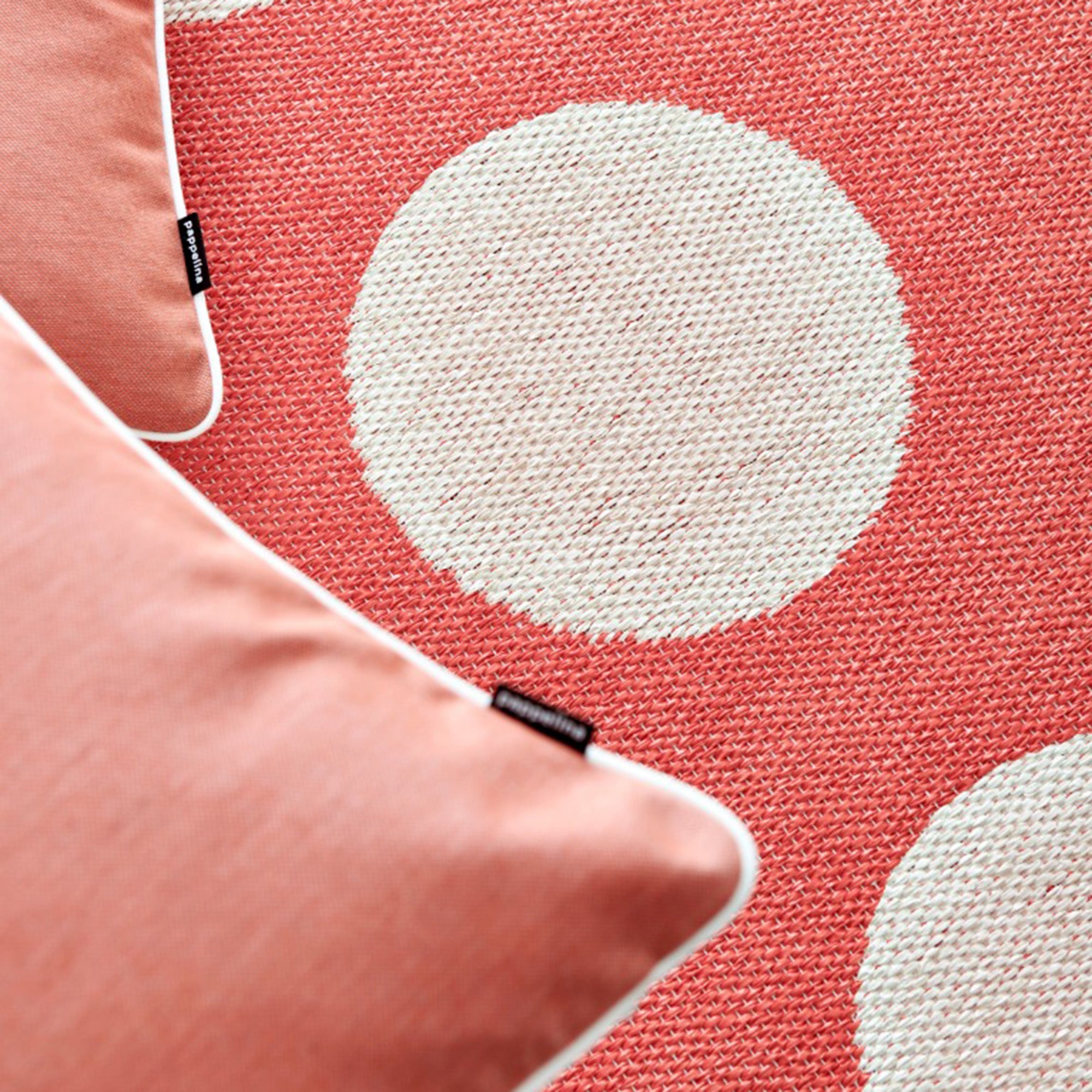 Rug VERA small one Flamingo/ V 2.25 x 3 ft