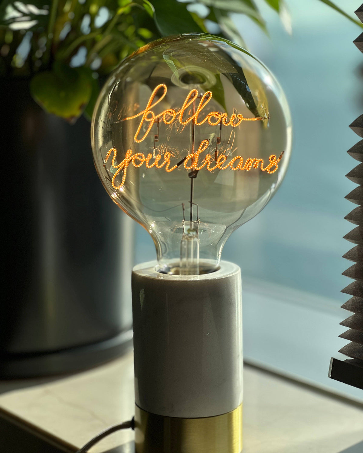 Bulb FOLLOW YOUR DREAMS Amber with Base Table Lamp PORTABLE Pop Nomad Pink