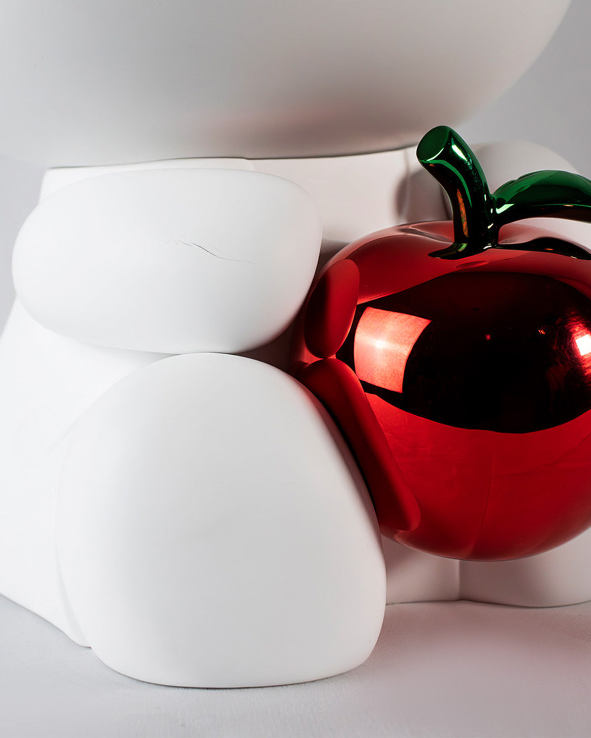 Hello Kitty Apple - LD Studio - White & Chromed Red - 10.5 in