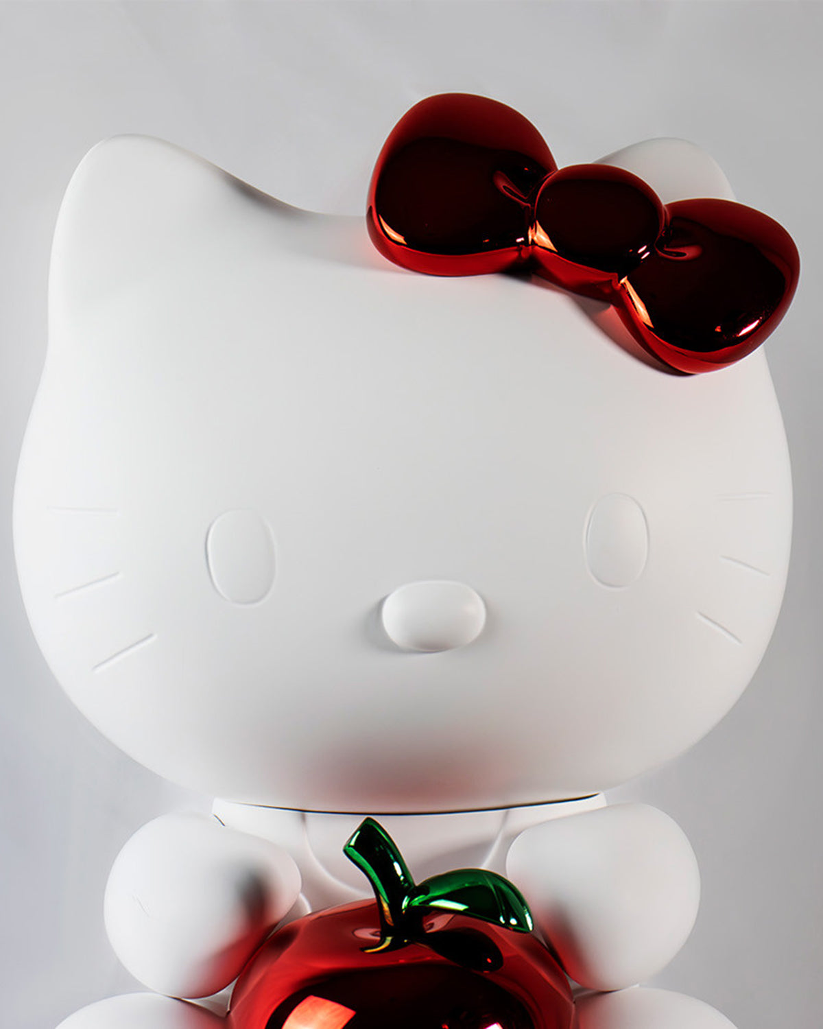 Hello Kitty Apple - LD Studio - White & Chromed Red - 10.5 in