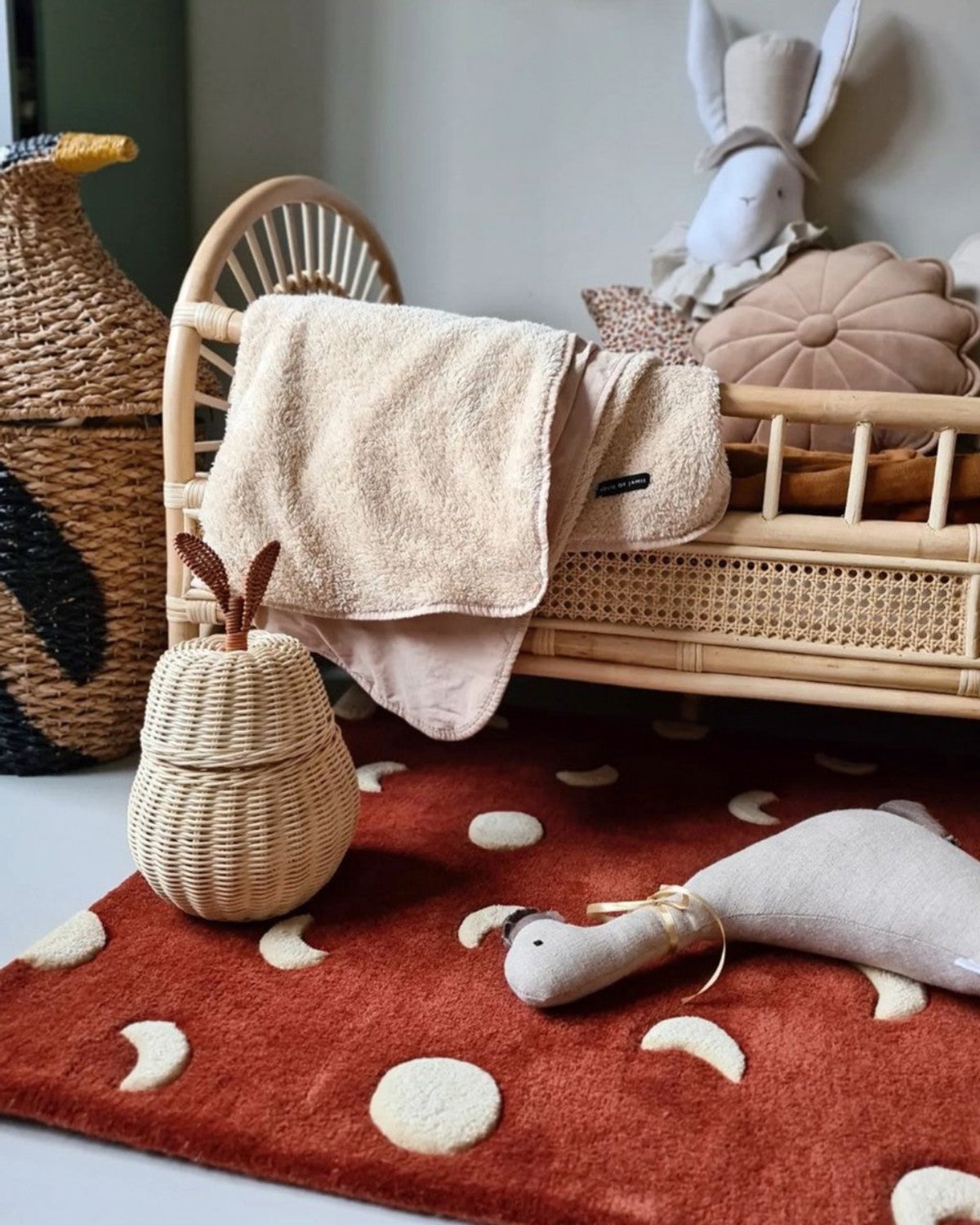 Rug MOONS Brick Red / Gold Print 3.9 x 5.9ft