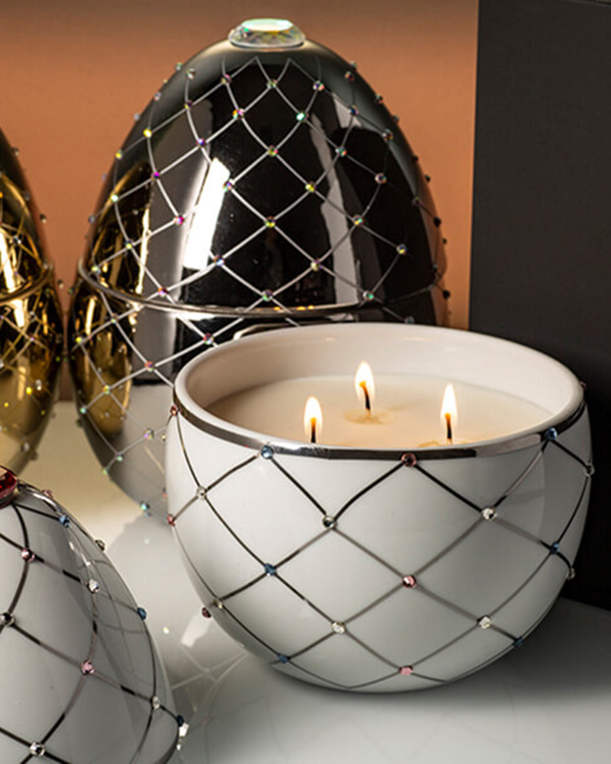 Candle in Ceramic Egg BOIS DE ROUSSIE 450gr White Silver Stripes 6.5 diam. x 7.48 in