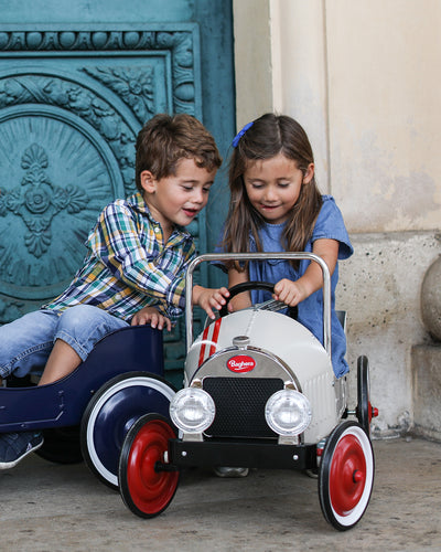 Ride-On CLASSIC PEDAL CAR White