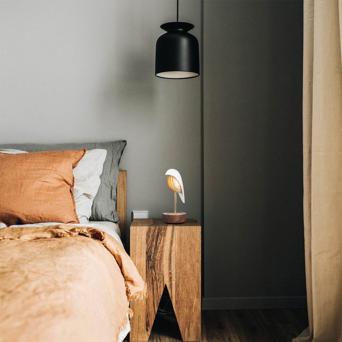 Daqi Alarm clock white porcelain bird with walnut wood base wakes up with bird sound works with an app