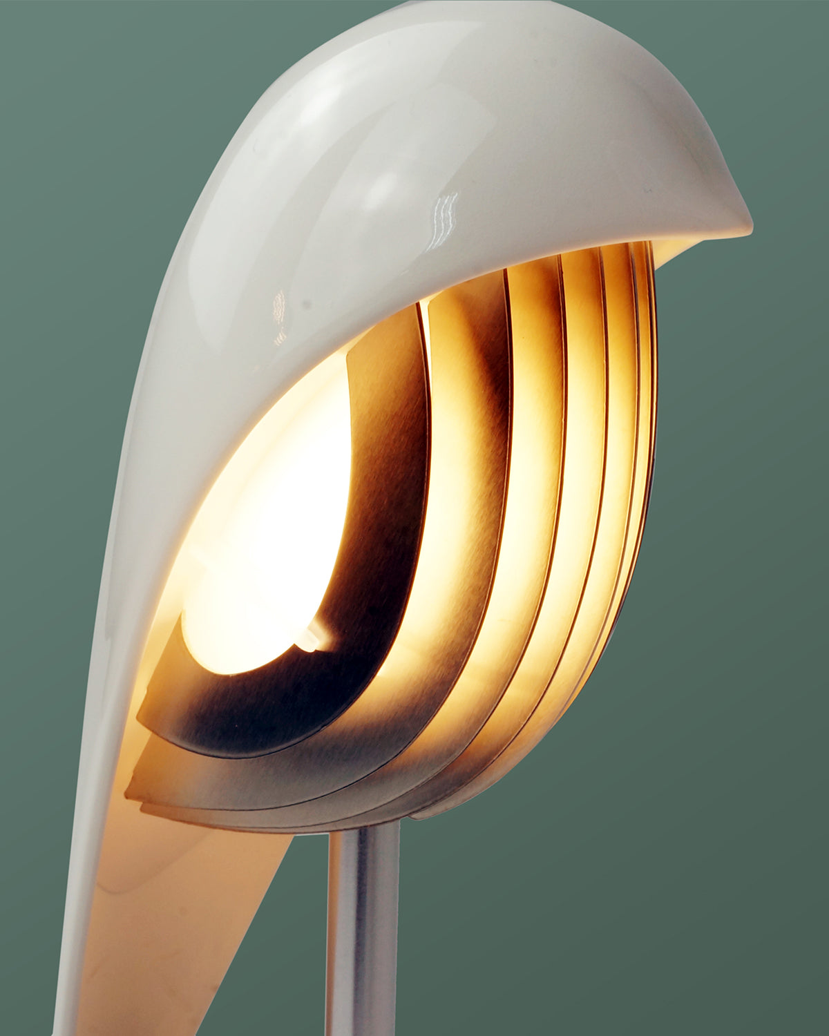 Daqi Alarm clock white porcelain bird with silver accents and black marble base wakes up with bird sound works with an app