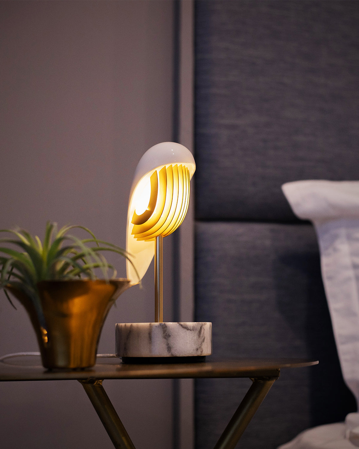 Daqi Alarm clock white porcelain bird with gold accents and white marble base wakes up with bird sound works with an app