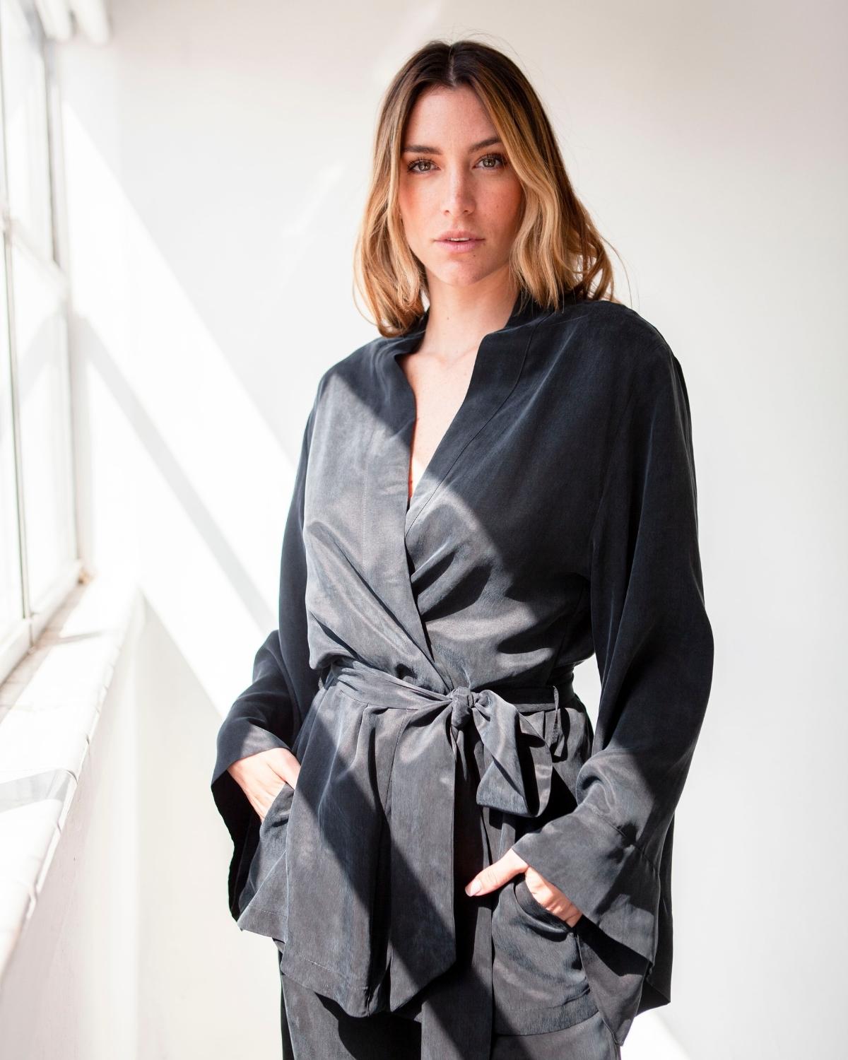 niLuu Women's Wrap Top NOIR