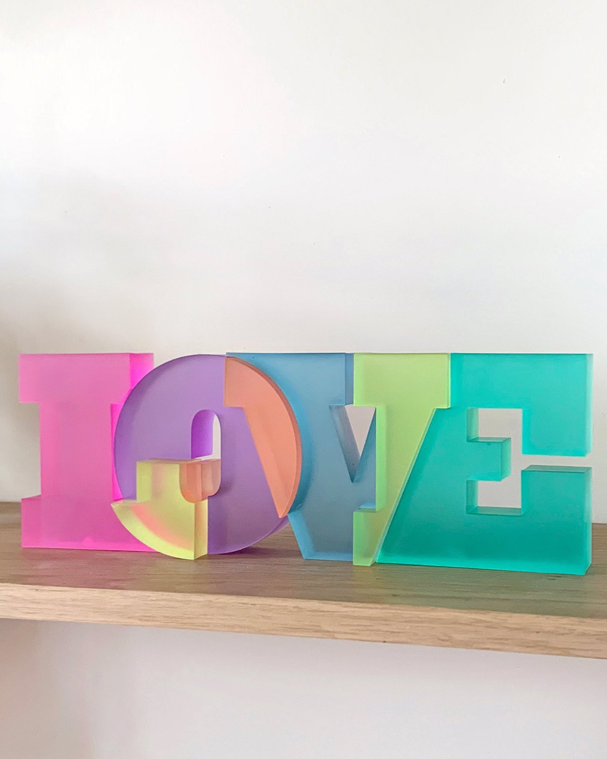 Sculpture LOVE Translucent